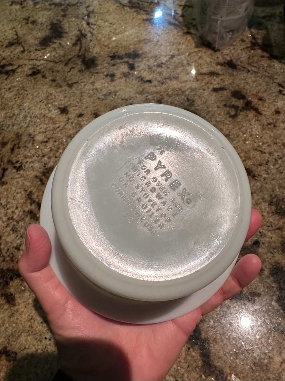 Vintage Pyrex round butter dish, covered. - Picture 4 of 6